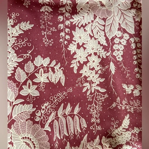 Smithsonian “Wisteria Lace” Silk Scarf NWT - Picture 7 of 9